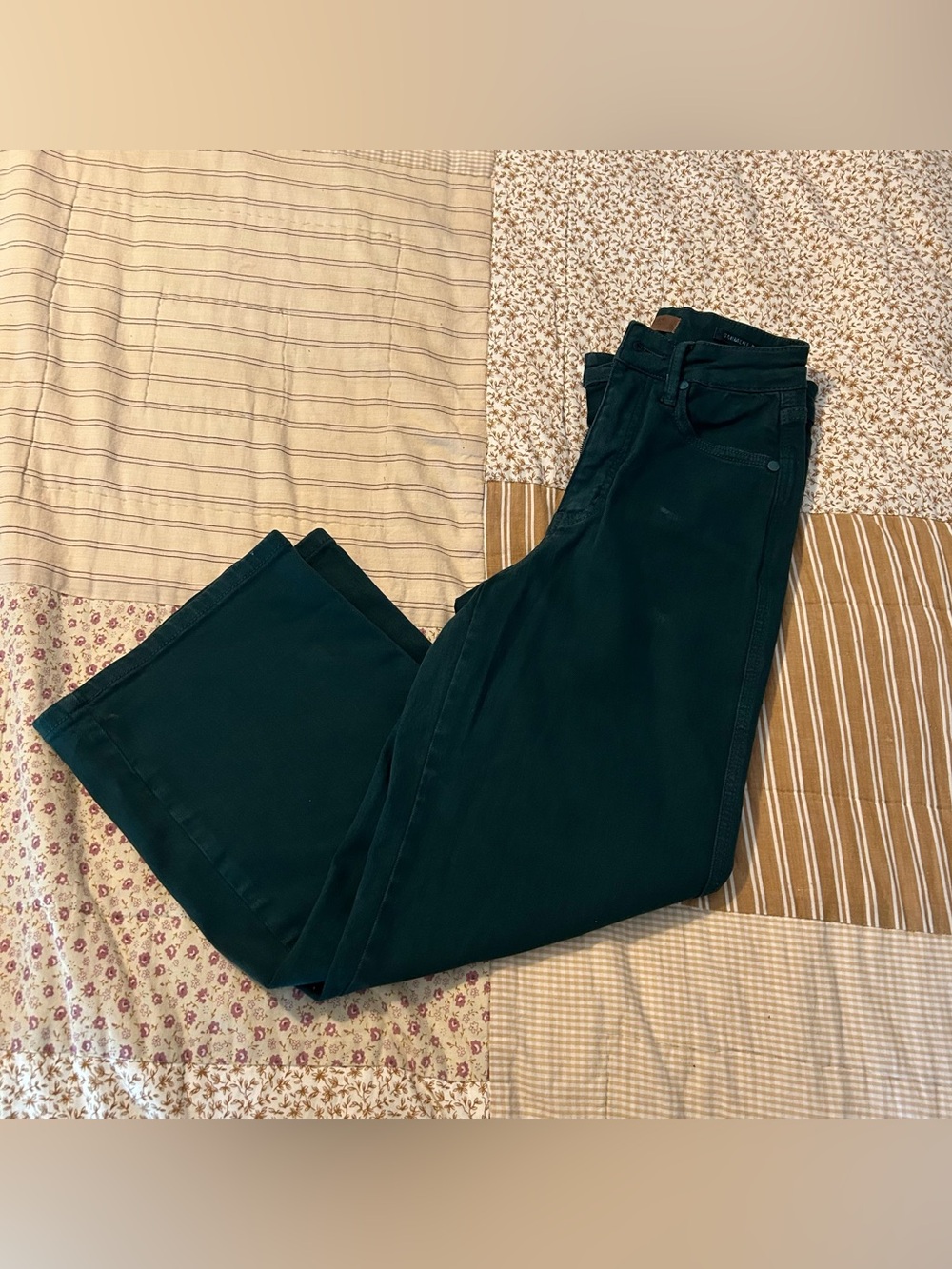 Women’s dark green cropped Judy blue jeans size 0/24